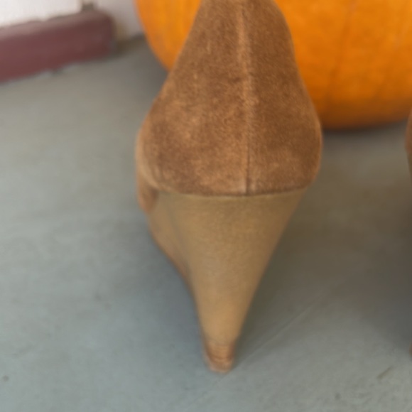 $225 Wedges in Camel - Picture 4 of 7